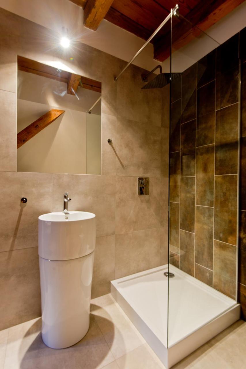 Apartsuites I Sorau Żary Buitenkant foto A shower enclosure