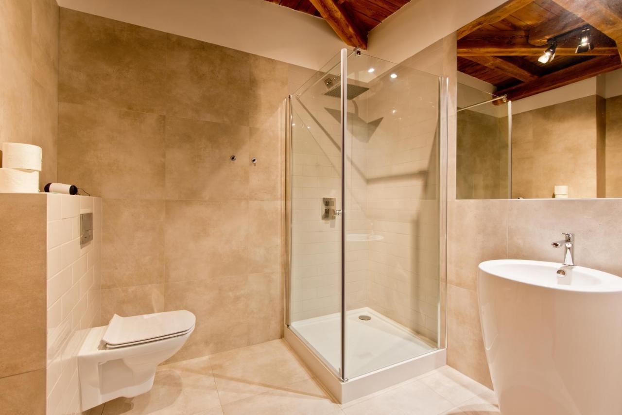 Apartsuites I Sorau Żary Buitenkant foto A shower enclosure