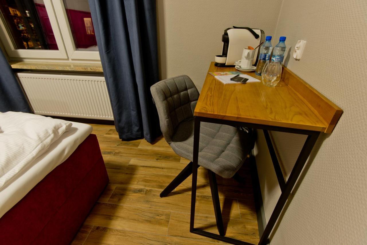 Apartsuites I Sorau Żary Buitenkant foto A Nespresso machine in a hotel room