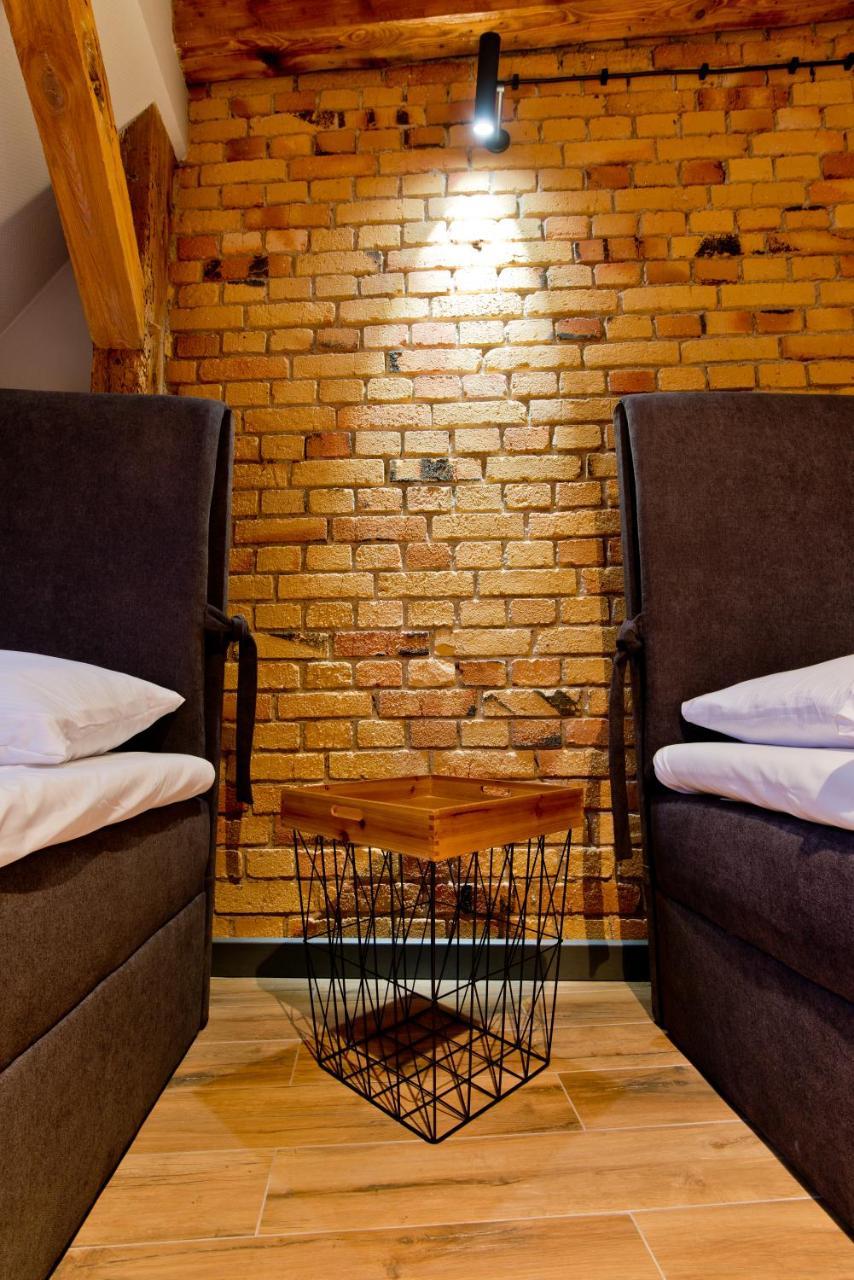 Apartsuites I Sorau Żary Buitenkant foto The "golden wall"