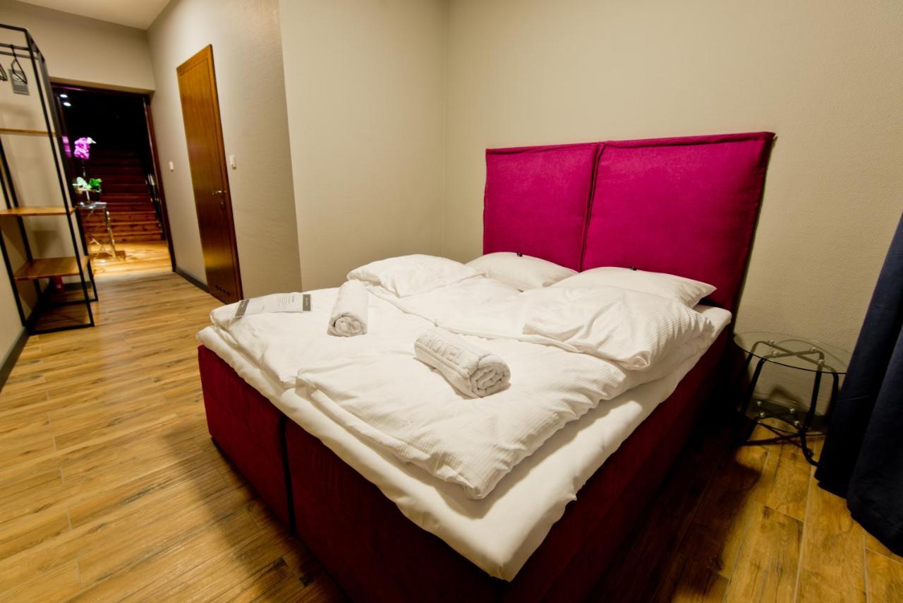 Apartsuites I Sorau Żary Buitenkant foto A room at the hotel