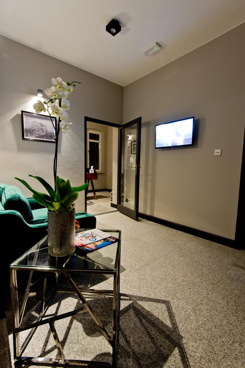 Apartsuites I Sorau Żary Buitenkant foto The waiting room at a dental practice